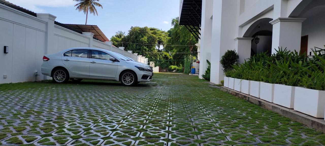 Prasanthi Hotel Kollam Luaran gambar